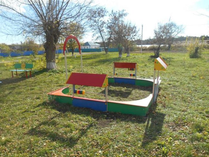 На фото: новая детская игровая площадка в ст. Веселой