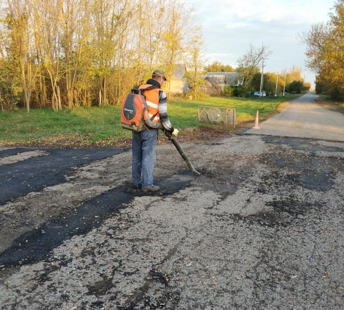 На фото: ремонт дороги в ст. Украинской