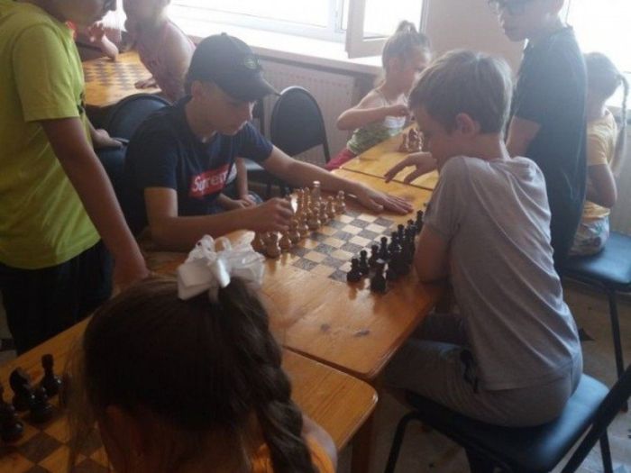 На фото: мастер-класс по шахматам для детей